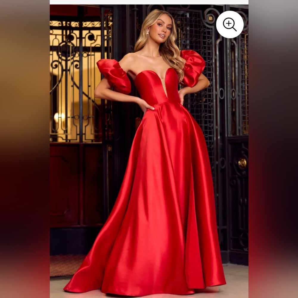 BRAND NEW Sherri Hill Red Strapless Gown, Size 16